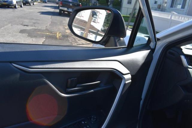 Photo of 2024 Ice Cap Toyota RAV4