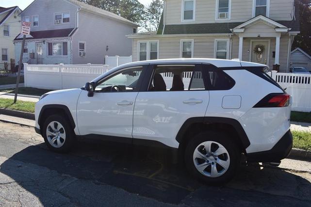 Photo of 2024 Ice Cap Toyota RAV4