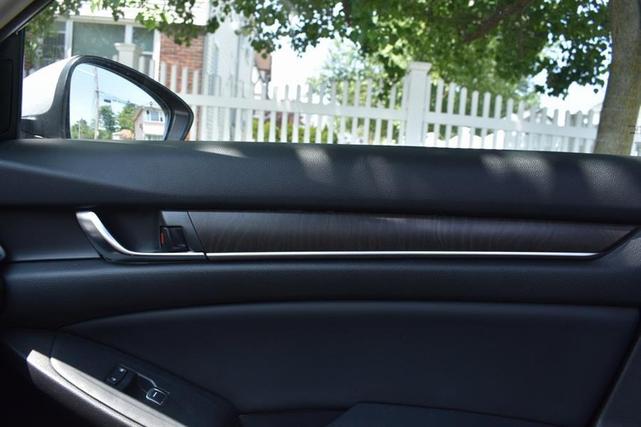 Photo of 2018 Lunar Silver Metallic Honda Accord