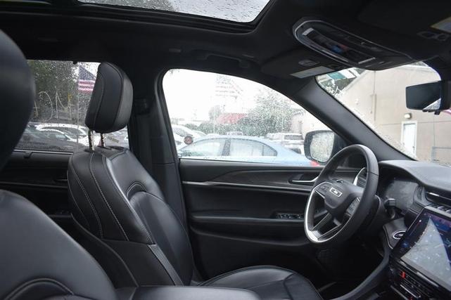 Photo of 2024 Velvet Red Pearlcoat Jeep Grand Cherokee L