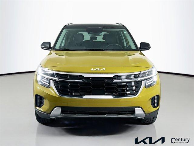 Photo of 2024 Valais Green/Black Roof Kia Seltos