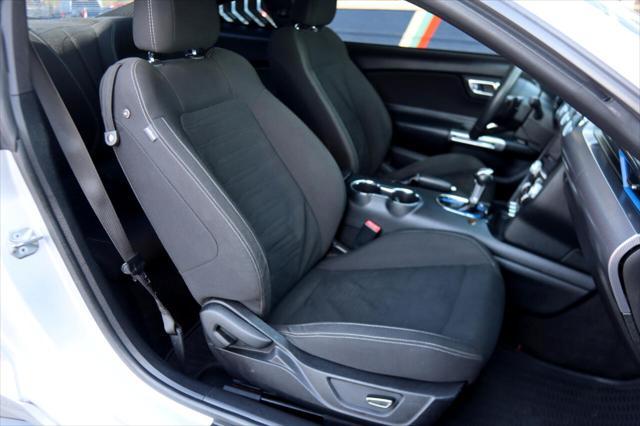 Photo of 2017 Ingot Silver Metallic Ford Mustang