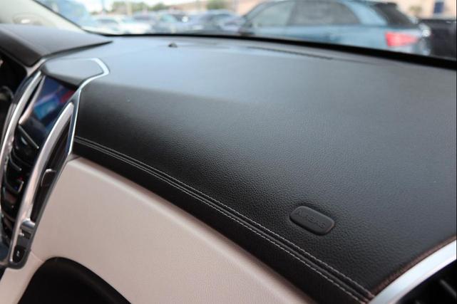 Photo of 2013 White Cadillac SRX