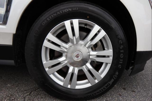 Photo of 2013 White Cadillac SRX