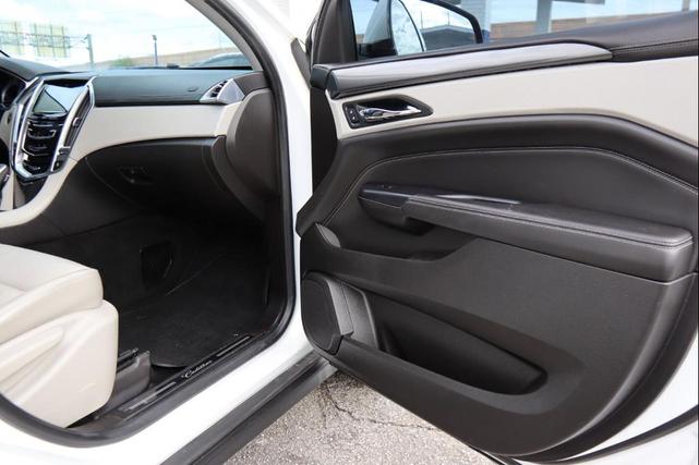 Photo of 2013 White Cadillac SRX