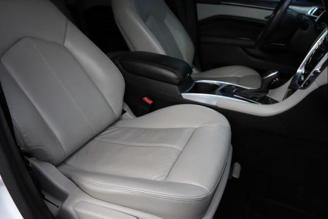 Photo of 2013 White Cadillac SRX