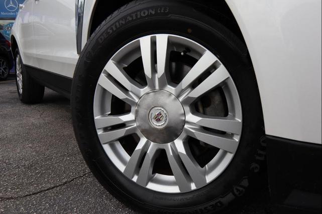 Photo of 2013 White Cadillac SRX