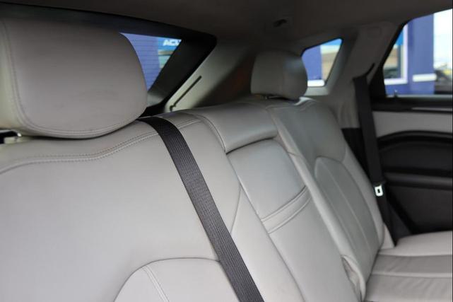 Photo of 2013 White Cadillac SRX