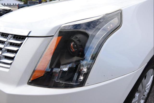 Photo of 2013 White Cadillac SRX