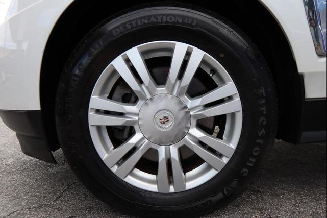 Photo of 2013 White Cadillac SRX