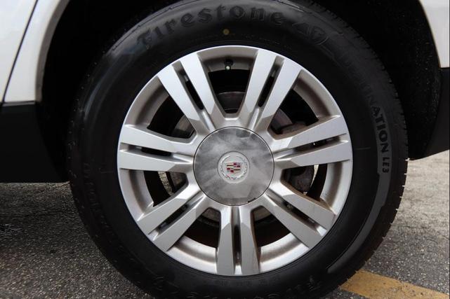 Photo of 2013 White Cadillac SRX