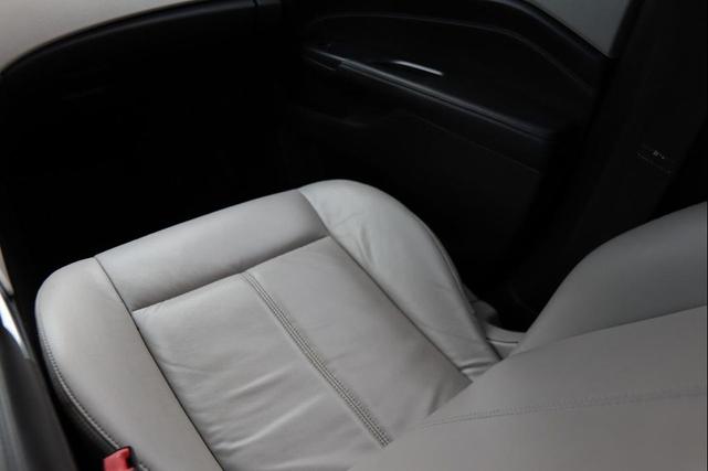 Photo of 2013 White Cadillac SRX