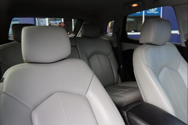 Photo of 2013 White Cadillac SRX