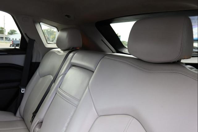 Photo of 2013 White Cadillac SRX