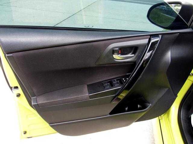 Photo of 2017 Green Toyota Corolla iM