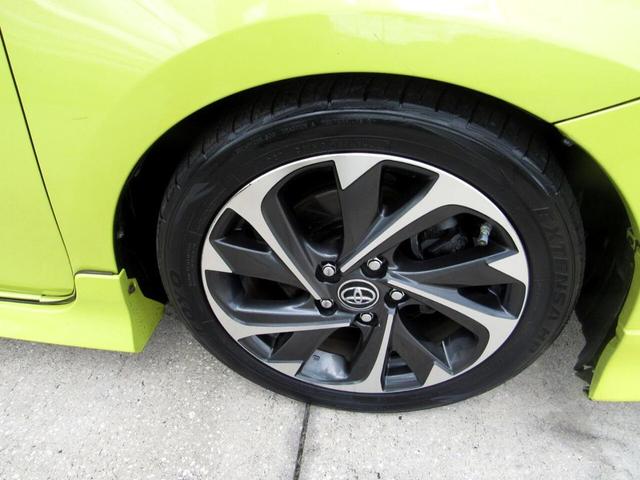 Photo of 2017 Green Toyota Corolla iM