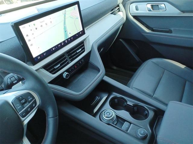Photo of 2025 White Metallic Ford Explorer