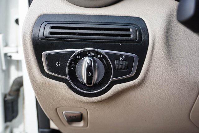 Photo of 2016 White Mercedes-Benz GLC 300
