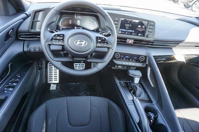 Photo of 2025 Amazon Gray Hyundai ELANTRA