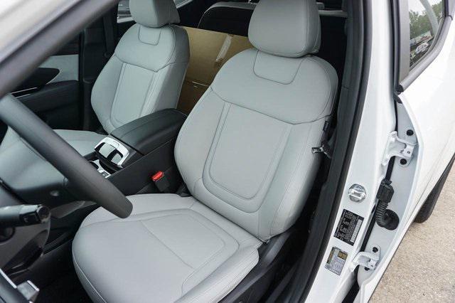 Photo of 2025 Atlas White Hyundai SANTA CRUZ