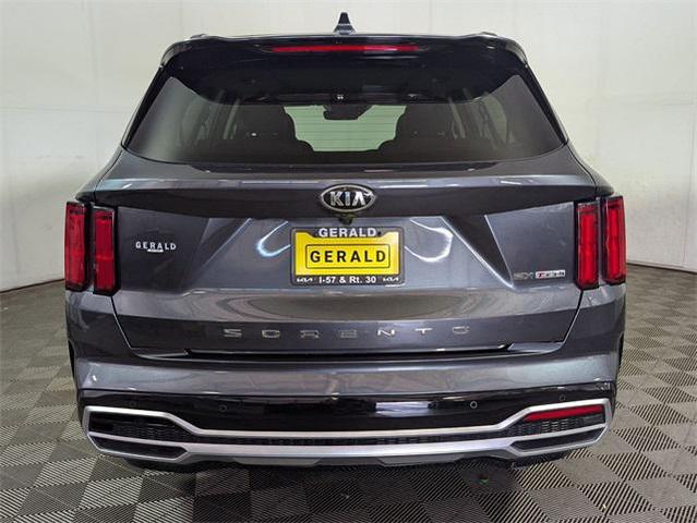 Photo of 2021 Gravity Grey Kia Sorento