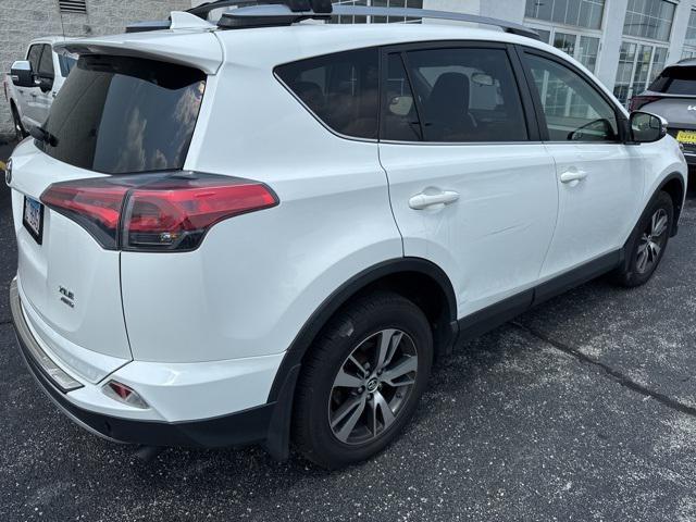 Photo of 2017 Super White Toyota RAV4