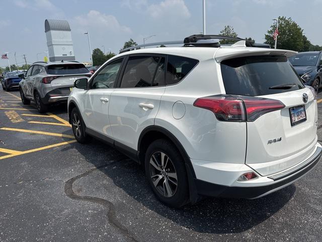 Photo of 2017 Super White Toyota RAV4
