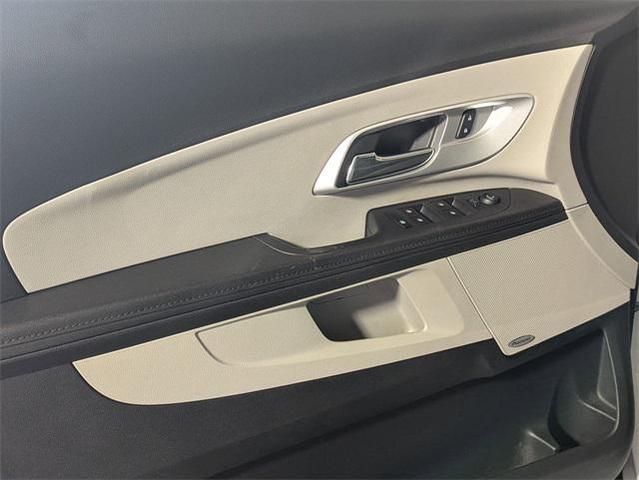 Photo of 2017 Summit White Chevrolet Equinox