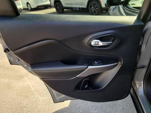 Photo of 2022 Sting-Gray Clearcoat Jeep Cherokee