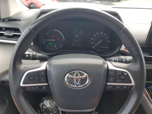 Photo of 2023 Pear Toyota Sienna
