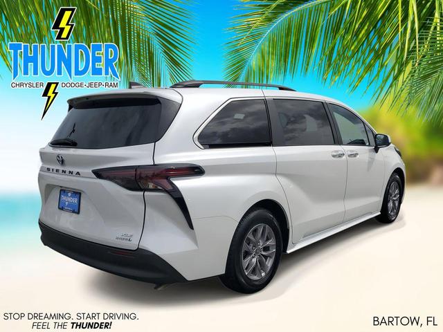 Photo of 2023 Pear Toyota Sienna