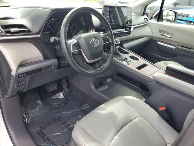 Photo of 2023 Pear Toyota Sienna