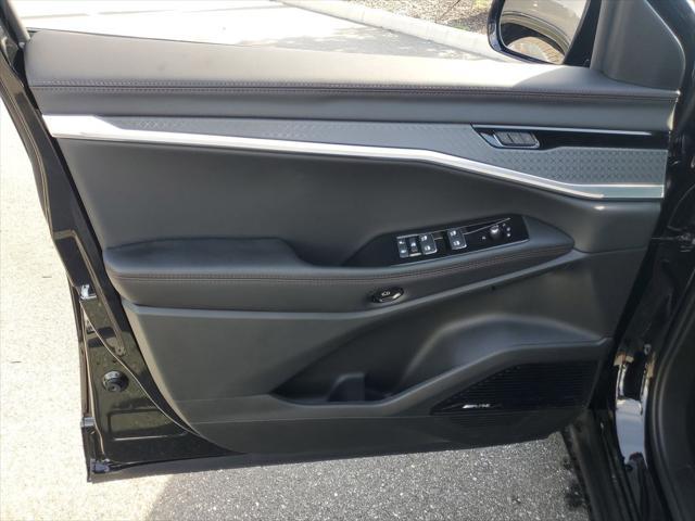 Photo of 2025 Diamond Black Crystal Pearlcoat Jeep Wagoneer S