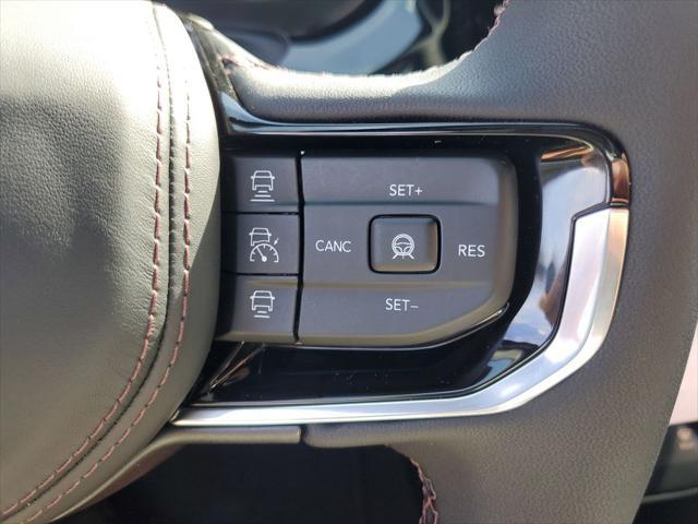 Photo of 2025 Diamond Black Crystal Pearlcoat Jeep Wagoneer S