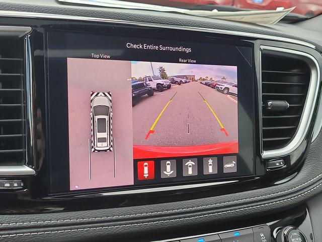 Photo of 2026 Pr6 Chrysler Pacifica