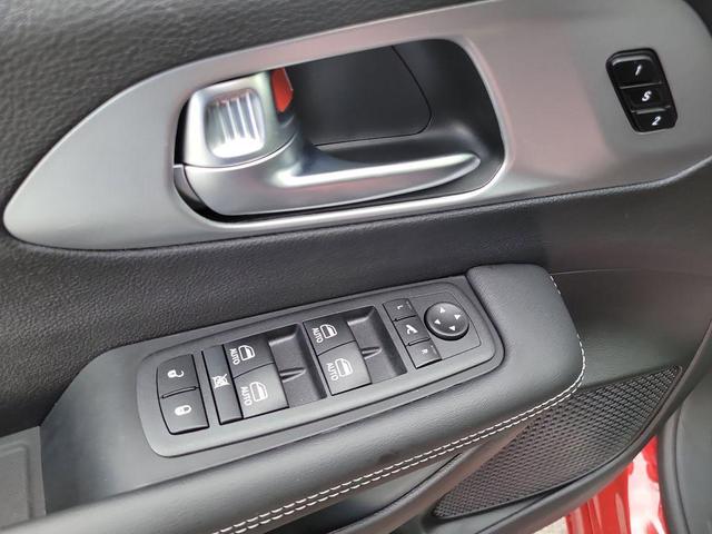 Photo of 2026 Pr6 Chrysler Pacifica