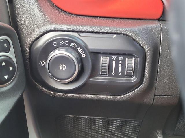 Photo of 2018 Bright White Clearcoat Jeep Wrangler Unlimited