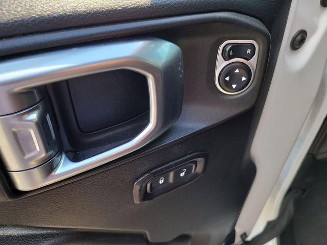 Photo of 2018 Bright White Clearcoat Jeep Wrangler Unlimited