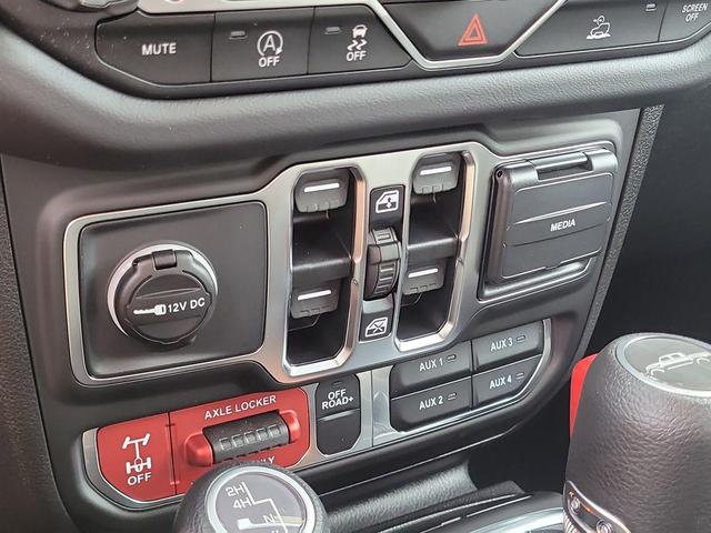 Photo of 2025 Hydro Blue Pearlcoat Jeep Gladiator
