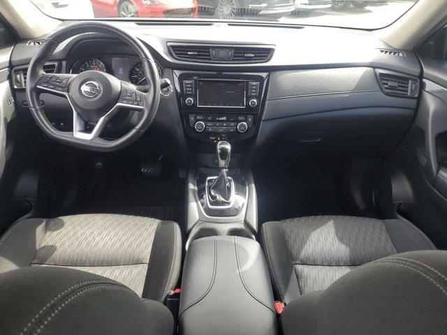 Photo of 2018 Glacier White Nissan Rogue