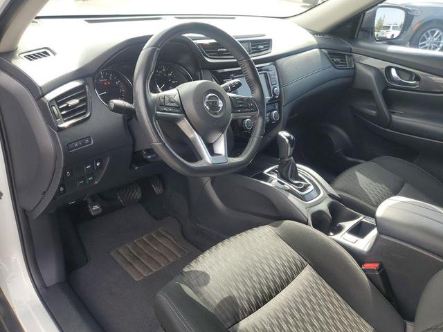 Photo of 2018 Glacier White Nissan Rogue