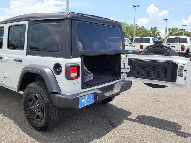 Photo of 2025 Bright White Clearcoat Jeep Wrangler