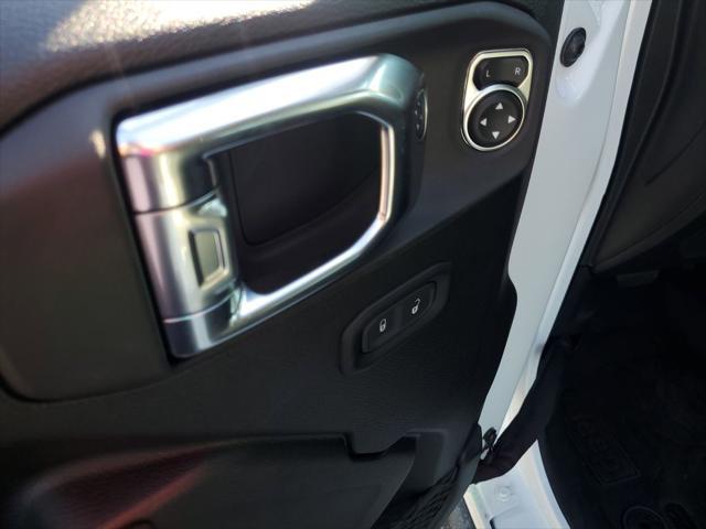 Photo of 2025 Bright White Clearcoat Jeep Gladiator