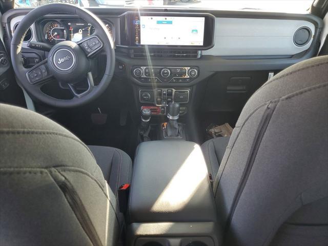 Photo of 2025 Bright White Clearcoat Jeep Gladiator