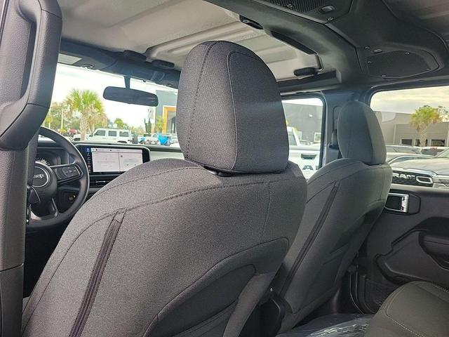Photo of 2025 Granite Crystal Metallic Clearcoat Jeep Gladiator