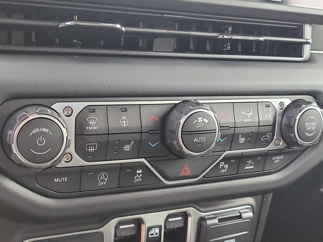 Photo of 2025 Anvil Clearcoat Jeep Gladiator
