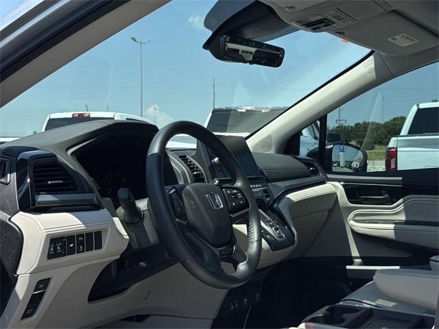Photo of 2025 Silver Metallic Honda Odyssey
