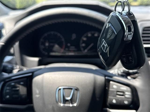 Photo of 2025 Silver Metallic Honda Odyssey