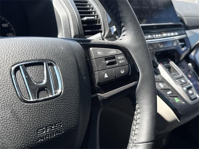 Photo of 2025 Silver Metallic Honda Odyssey