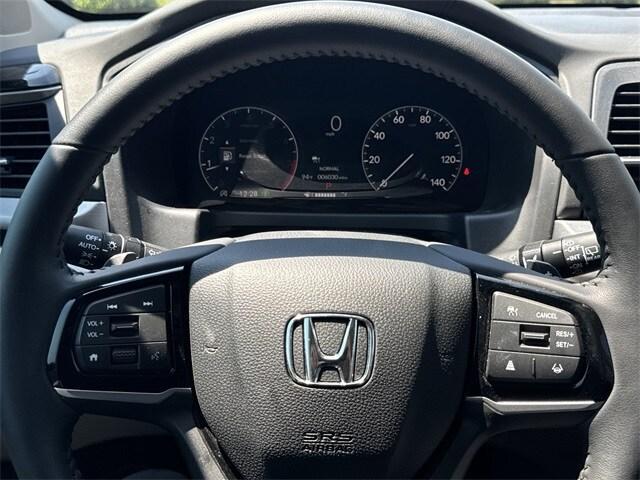 Photo of 2025 Silver Metallic Honda Odyssey
